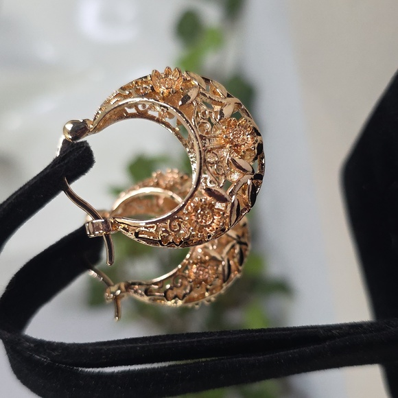 Gold Filled Basket Hoop Earrings Flower Design - Picture 9 of 9